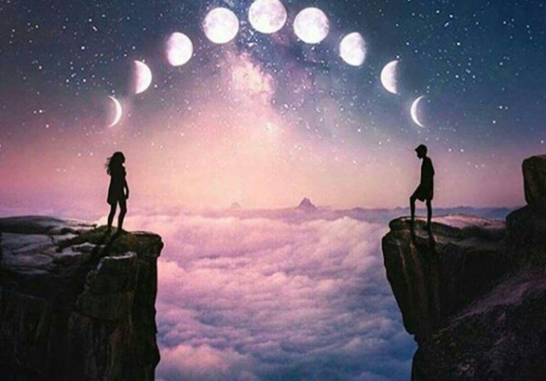 ۲ نفر جدا لب پرتگاه